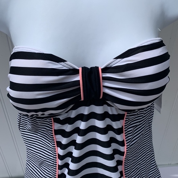 NWT MALIBU DREAMGIRL BLACK  WHITE STRIPED PINK DETAIL HALTER TOP SWIMSUIT MEDIUM - Picture 2 of 8
